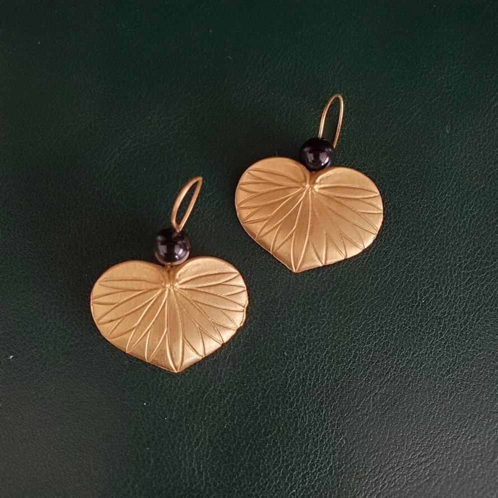 AMSG Earrings Gold Tone Lotus Leaf Drop Dangle Etched w/ Black‎ Stone Bead Matte